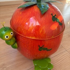 トマト型ブリキのゴミ箱の画像