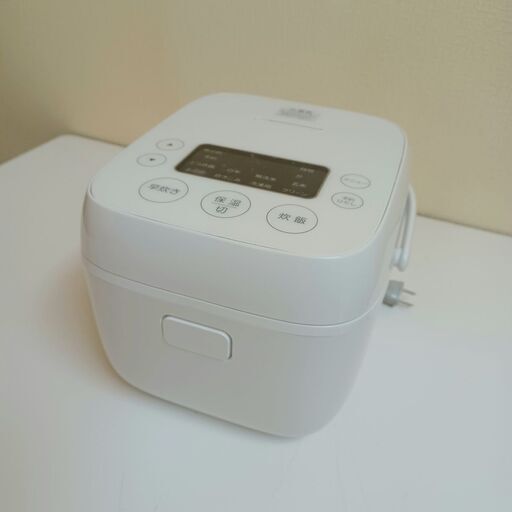 ★ハイアール　炊飯器　JJ-M32E2(W)  ３合炊き　2023年製【中古美品】を2,000円でお譲りします！
