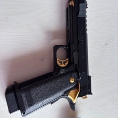ハイキャパ ゴールドとベレッタ ガスガン 本日購入なら11000円！