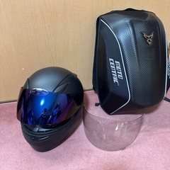ヘルメットとノーマルシールドとバイク用リュック