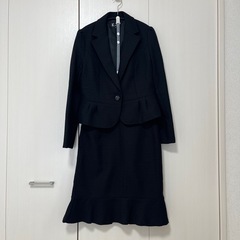 卒業式や卒園式のママさんに上品なフリルスーツ