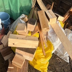 木切れ　端材　薪などに