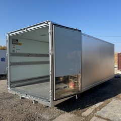 仕上げ済み！断熱材入り！バイクガレージ！使い勝手抜群！倉庫物置用 4トン保冷ロングワイドコンテナの画像