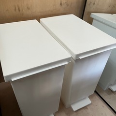 ゴミ箱2つ