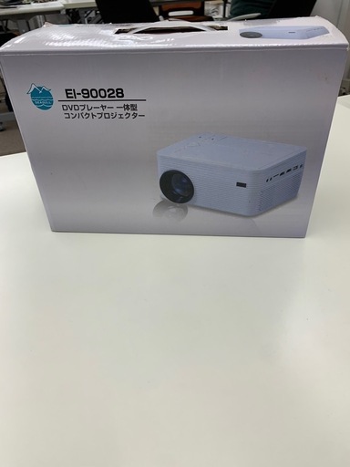 DVDプレイヤー一体型　コンパクトプロジェクター\n