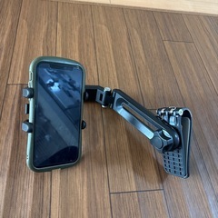 【決まりました】
スマホホルダー　サンバイザーに挟むタイプの画像