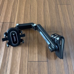 【決まりました】
スマホホルダー　サンバイザーに挟むタイプ