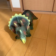 恐竜のおもちゃの画像