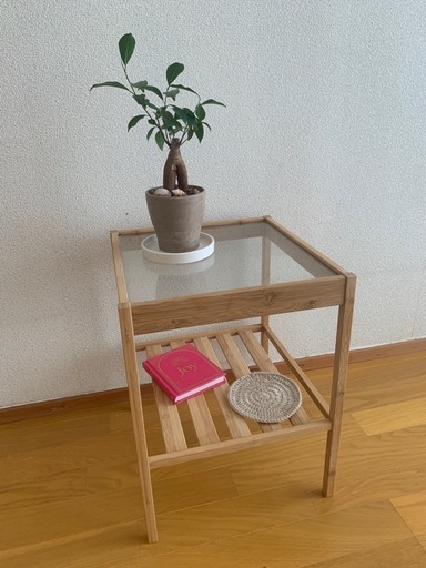 ikea ベッドサイドテーブル\n