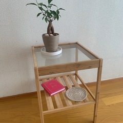 ikea ベッドサイドテーブル
