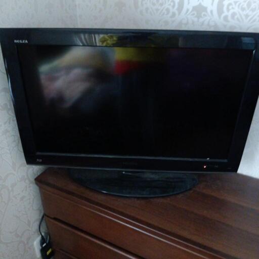 32型REGZAテレビ　と　外付けHDD