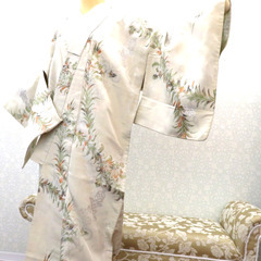 小紋 アンティーク 昔着物 小紋 ベージュ 銀 カーキ オレンジ 植物 銀通し 単衣 バチ衿 正絹 昔きもの レトロ 大正ロマン  身丈154.6cm 【キモノオフ野々市若松店】の画像