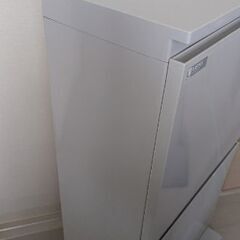 ニトリ すっきり収まる薄型ワイドペダルペール(2段 40L)の画像