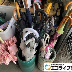 店舗にての販売です‼️ 雨傘・折りたたみ傘・日傘　各種有ります　...