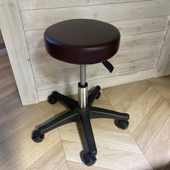 【美品】上下可能！レザー回転椅子の画像