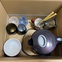 無料であげます。T-fal湯沸かし器、食器、コップ類