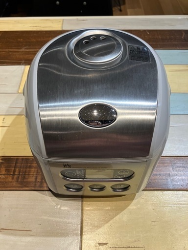 炊飯器　3合炊き