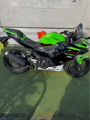 R4年式ninja400 R7年5月末まで車検あり　
走行距離500ｷﾛ以下