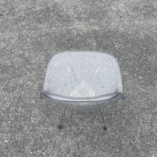 透明の椅子