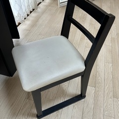 シンプル茶色ドレッサーの画像