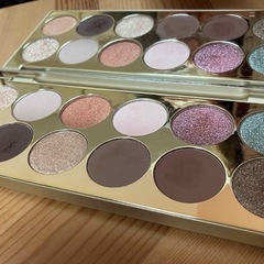 stila cosmetics アイシャドウパレットの画像