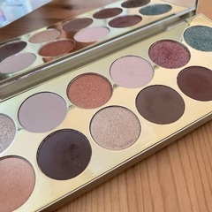stila cosmetics アイシャドウパレットの画像