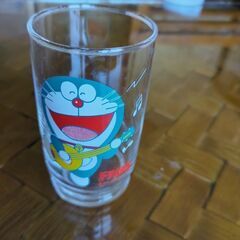 アニメタッチとドラえもんのキャラクターグラスの画像