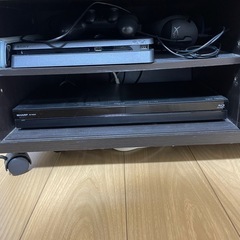 SHARPテレビ、ブルーレイ、テレビ台3点セットの画像
