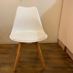 カフェ風チェア　ホワイトクッションありイームズチェア