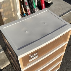 アイリスオーヤマ WIDE CHEST AJ-534 ワイドチェスト 4段 ミルキーカラー タンス 引出し マルチ リビング 寝室 子供部屋 脱衣場 収納 中古品 ③の画像