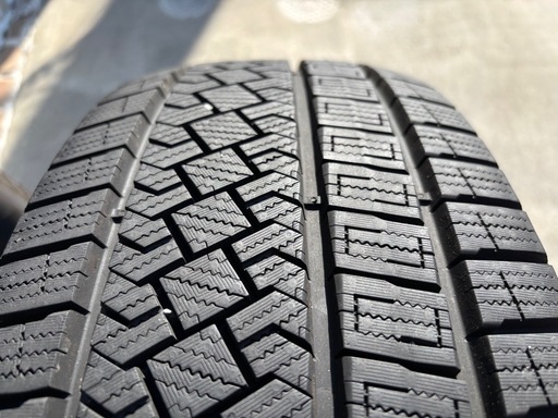 【美品23年】スタッドレス4本　ピレリ225/60/R18