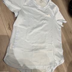 TIGORA ショートパンツ・adidas ライトブルーTシャツの画像