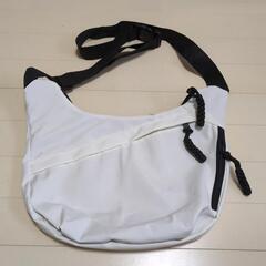 ホワイト　ショルダーバッグ　