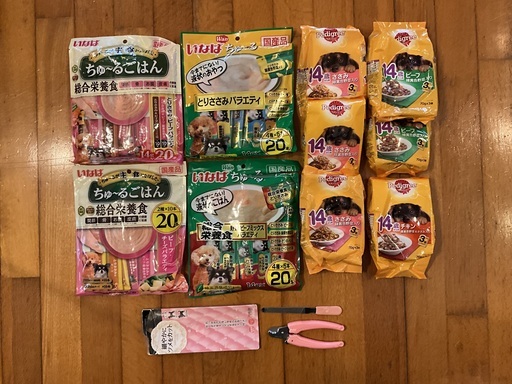 アンチノール➕と老犬用フード、おやつ、冬用ウエア、まとめてお譲りします。
