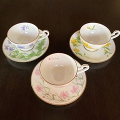 万葉の花　カップ&ソーサー　すみれ　なでしこ　やまぶき　高級磁気製　1983の画像