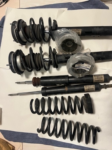 BMW 3シリーズ e92 335i 純正サスペンション　マウント備品あり