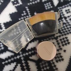 シュウウエムラ　ファンデブラシ　コスメデコルテ