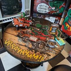 ラットフィンク ガレージテーブル
ラック&テーブル（MonsterTruck）
#アメリカンピックアップ
#ラウンドテーブル
#コーヒーテーブル
#多機能 #木目
#インダストリアル家具
#アメリカンヴィンテージ部屋
#アメリカンインテリア
#RATFINK
#BASE