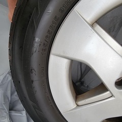 車のタイヤの画像