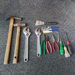 工具(ハンマー、モンキーレンチ他)