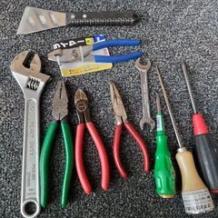 工具(ハンマー、モンキーレンチ他)の画像