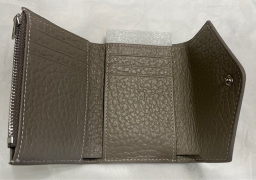 お譲り先決まりました！新品 本革 三つ折り財布 グレージュ 4ステッチシンボル 牛革