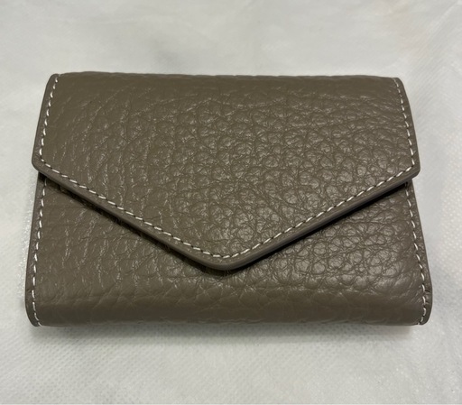 お譲り先決まりました！新品 本革 三つ折り財布 グレージュ 4ステッチシンボル 牛革