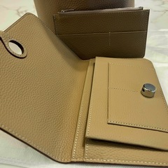 限定お値下げ中です☆即完売商品　新品 リアルレザー長財布 エトゥープ の画像