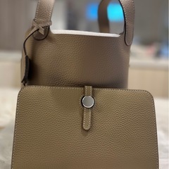 限定お値下げ中です☆即完売商品　新品 リアルレザー長財布 エトゥープ の画像