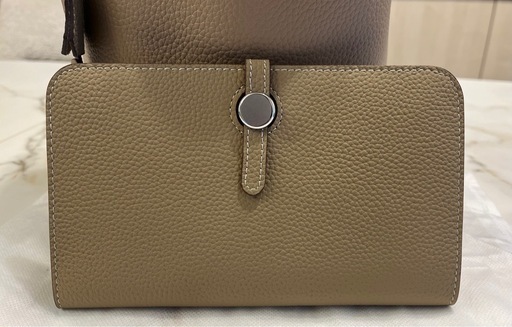 限定お値下げ中です☆即完売商品　新品 リアルレザー長財布 エトゥープ