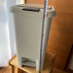 ニトリ ペダルペール 15L ゴミ箱の画像
