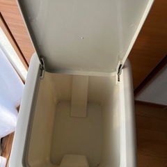 ニトリ ペダルペール 15L ゴミ箱の画像