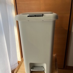 ニトリ ペダルペール 15L ゴミ箱