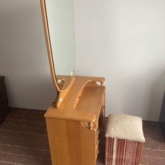 鏡台　木製・100vコンセント付き　の画像